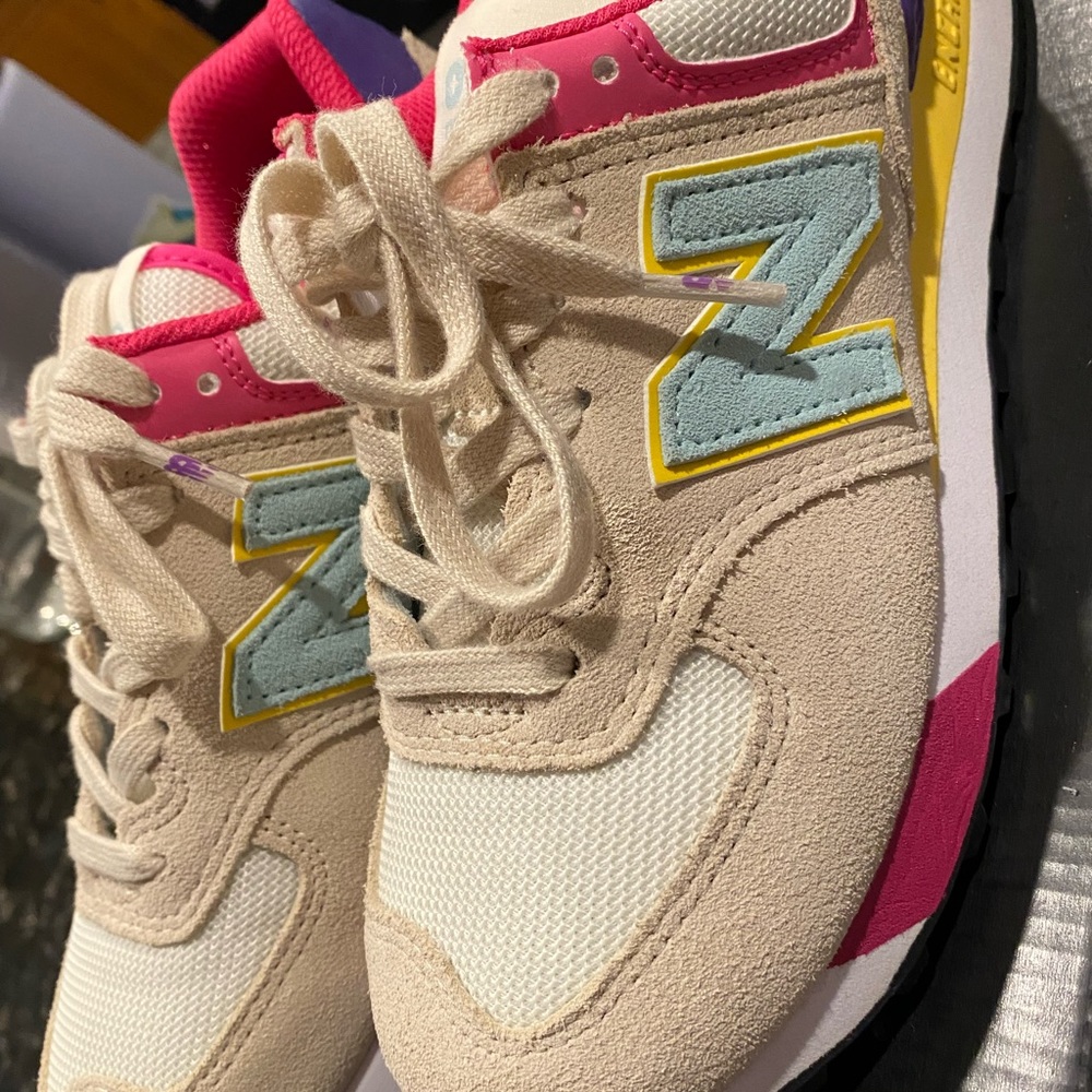 New balance figs sneakers. Pretty color. Basically brand new